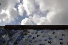 Mains au ciel, Berlin wall