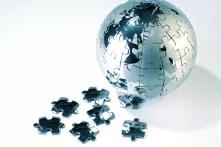 Weltkugel Puzzle_c_FocalPoint_Shutterstock_133158833_16_9