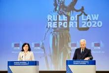  Věra Jourová, on the left, and Didier Reynders