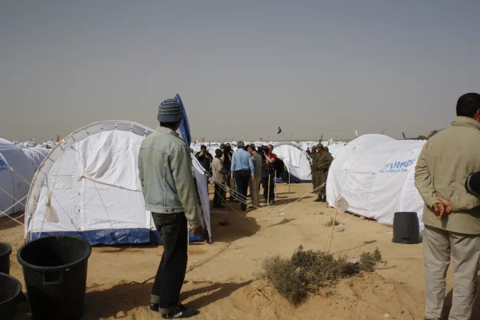  Transit camp for migrants near the Tunisian border with Libya 